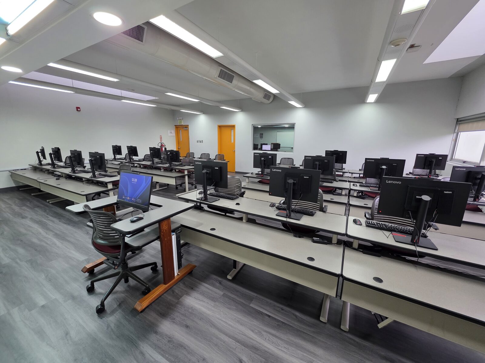 Learning Centre 1 - the lab looking toward the entrance